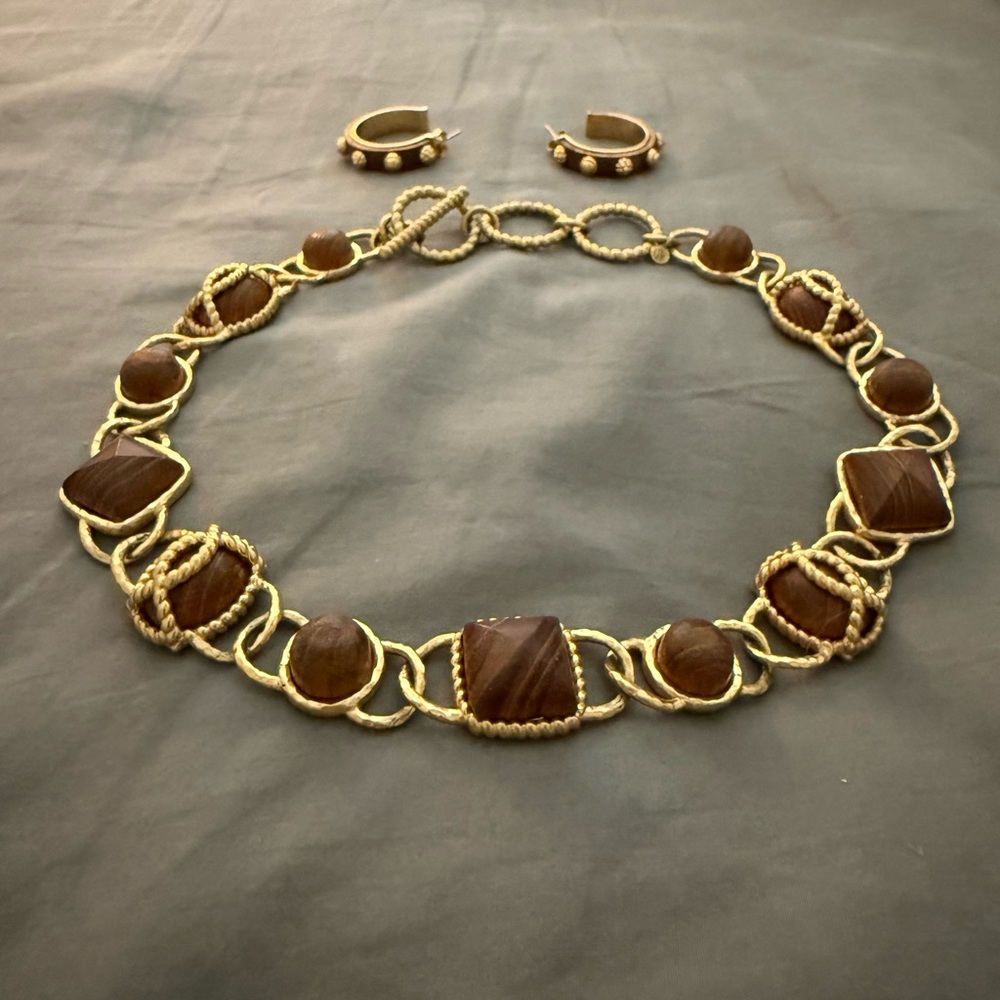Capucine de Wulf Teak Gold Necklace and Hoop Earrings set